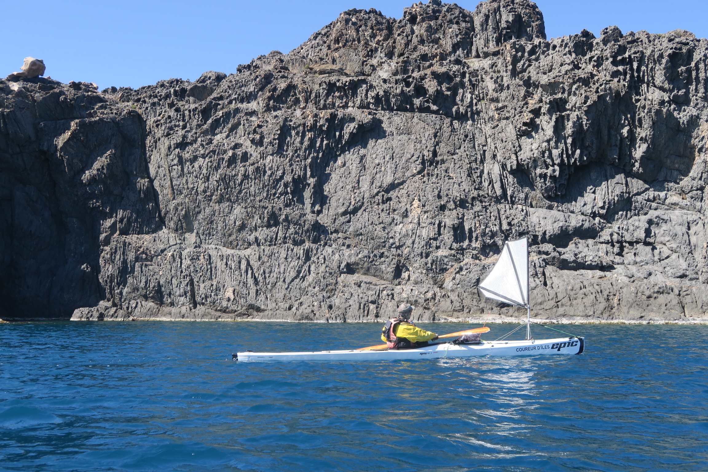 26. Symposium - Patrick devant le Cap Creus.jpg