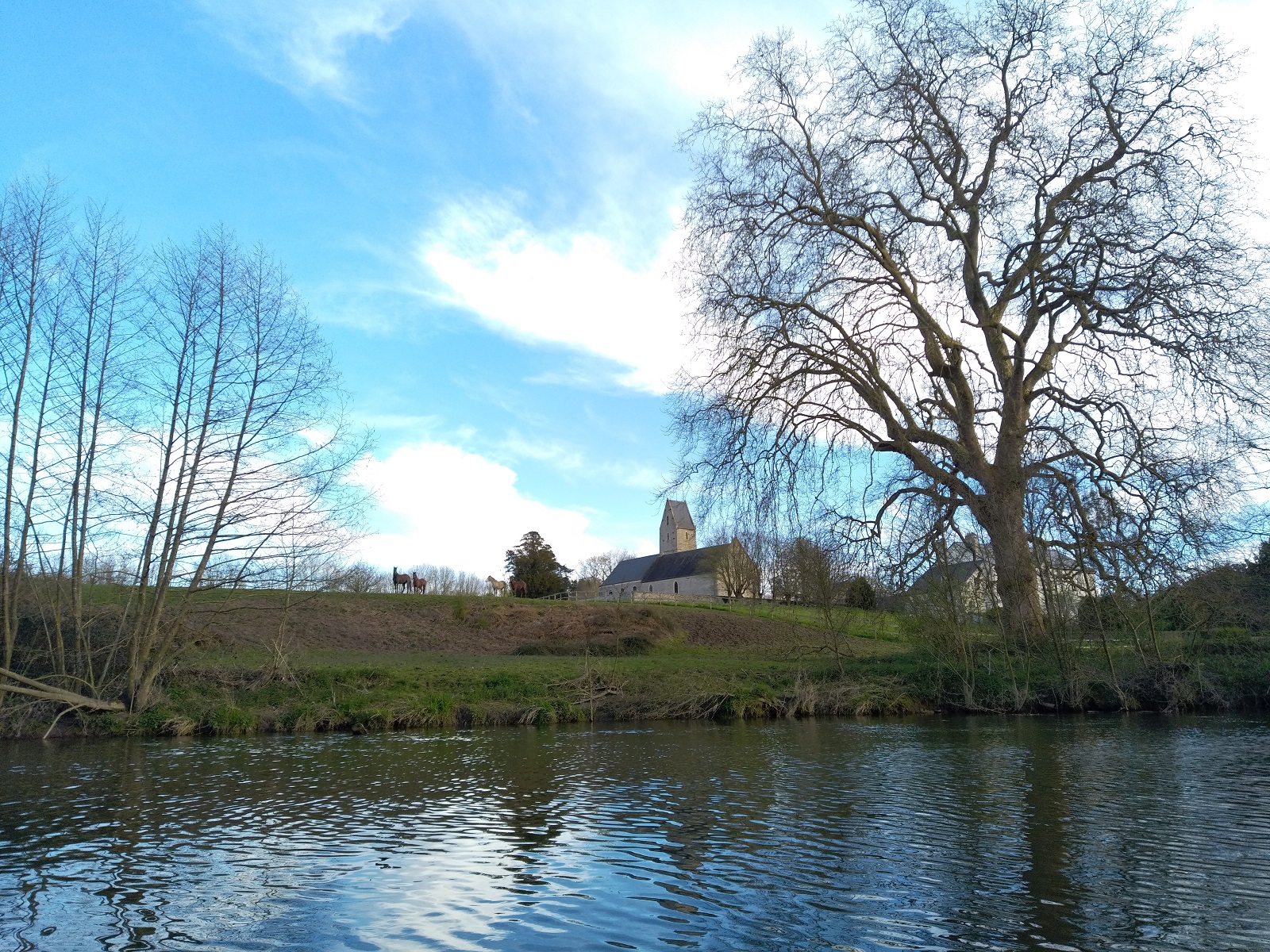 Église et chevaux.jpg