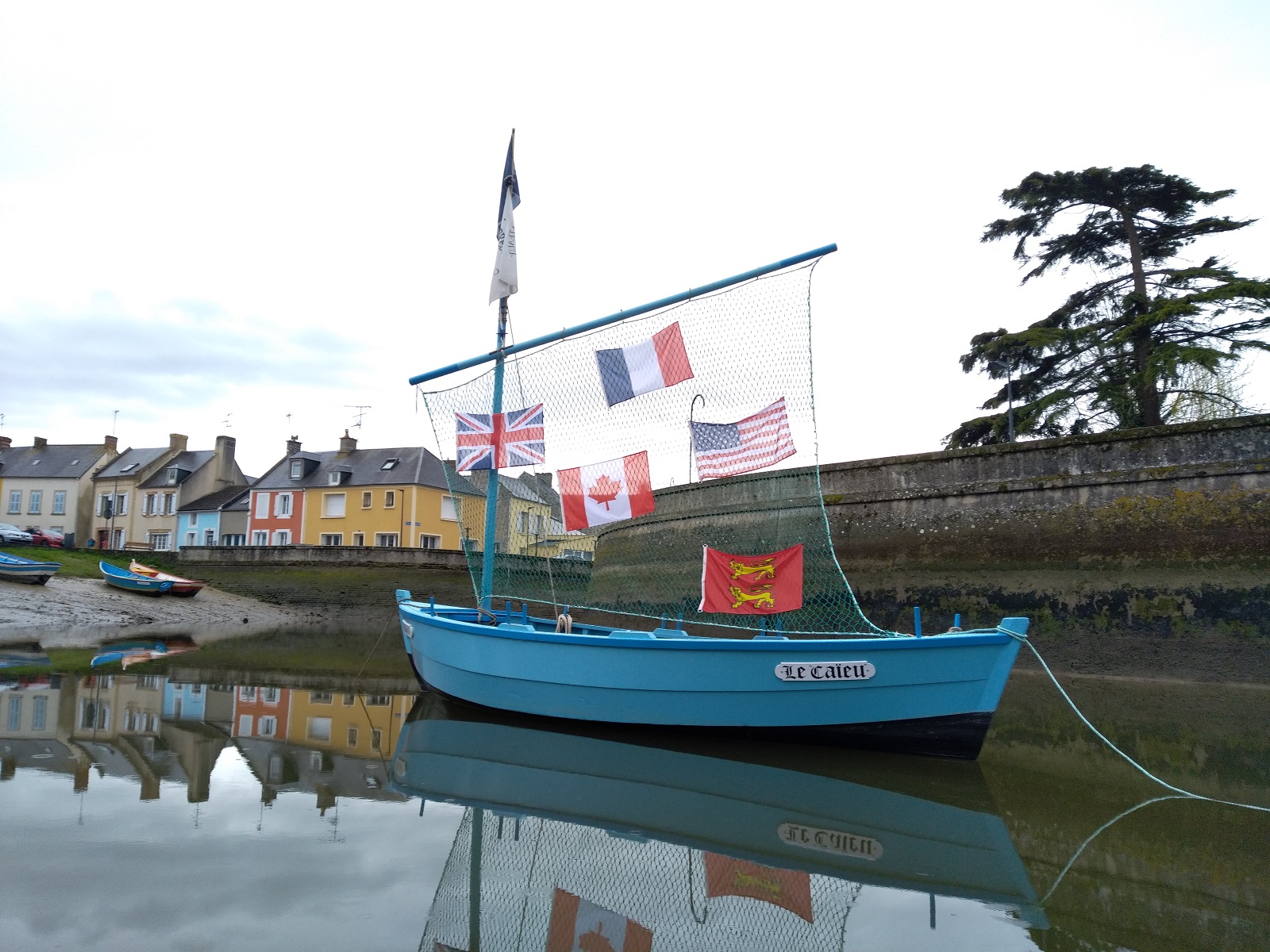 Grand-voile belges à Isigny-sur-Mer.jpg