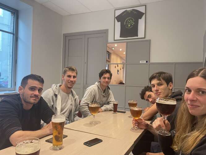 Le groupe dans la bonne ambiance-min.jpg