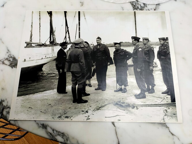 Photo reddition allemande 1939 - 1945 à Etel.jpg