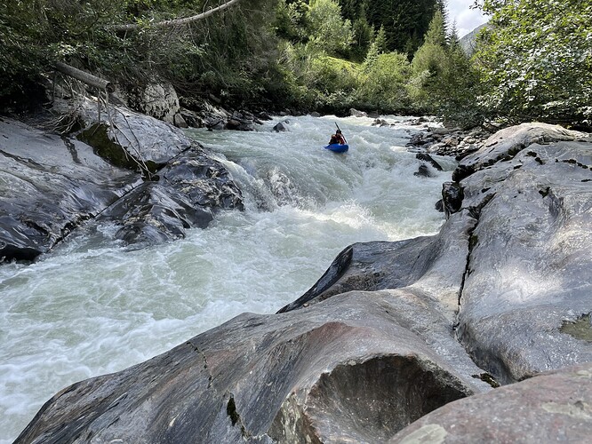 Le rapide de l'arbre sur la Venter.JPG